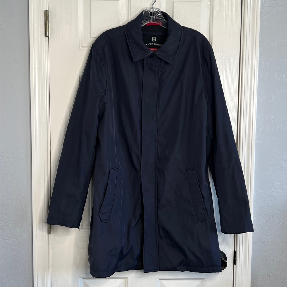 Victorinox navy blue weatherproof men’s jacket longline medium red details